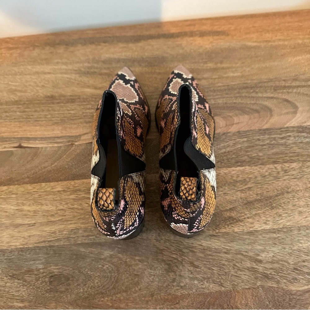 Marc Fisher Ltd Yale Chelsea Bronze Snakeskin Pointy Toe Bootie Sz 8 - Picture 3 of 7